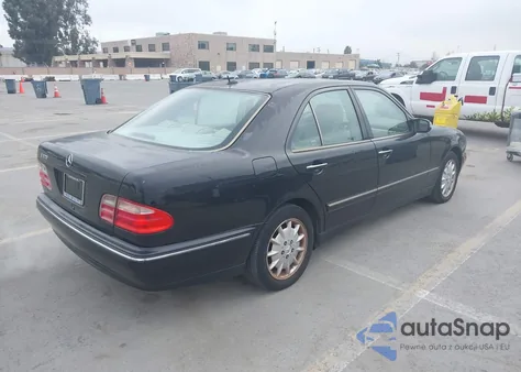 2000 Mercedes-Benz E 320 from USA, damaged, VIN WDBJF65J2YB120694